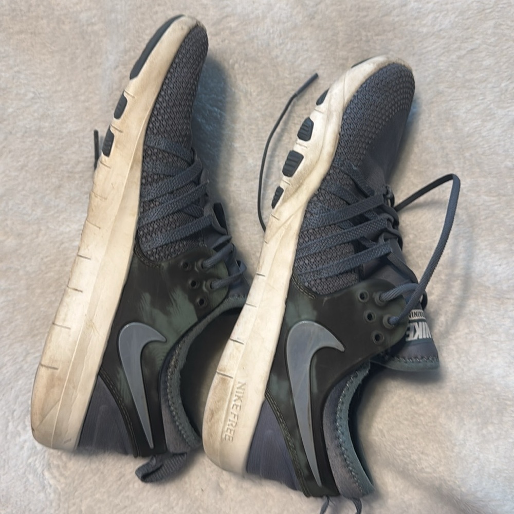 Women’s Nikes - Picture 4 of 4
